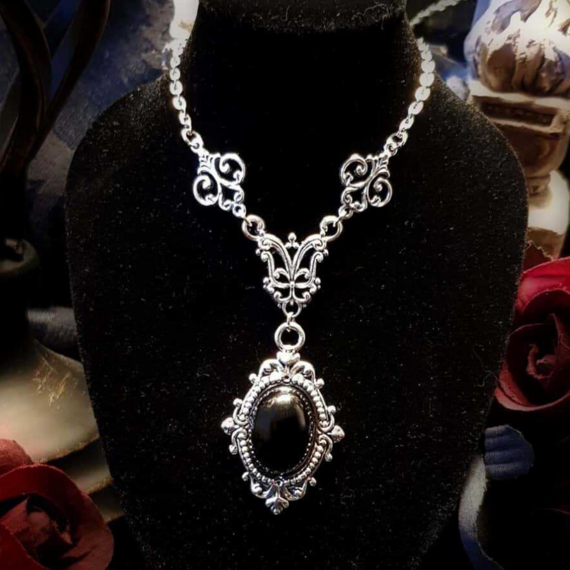 قلادة كاميو على شكل مصاص دماء، - مراجعة Men'S Victorian Accessories وسعره