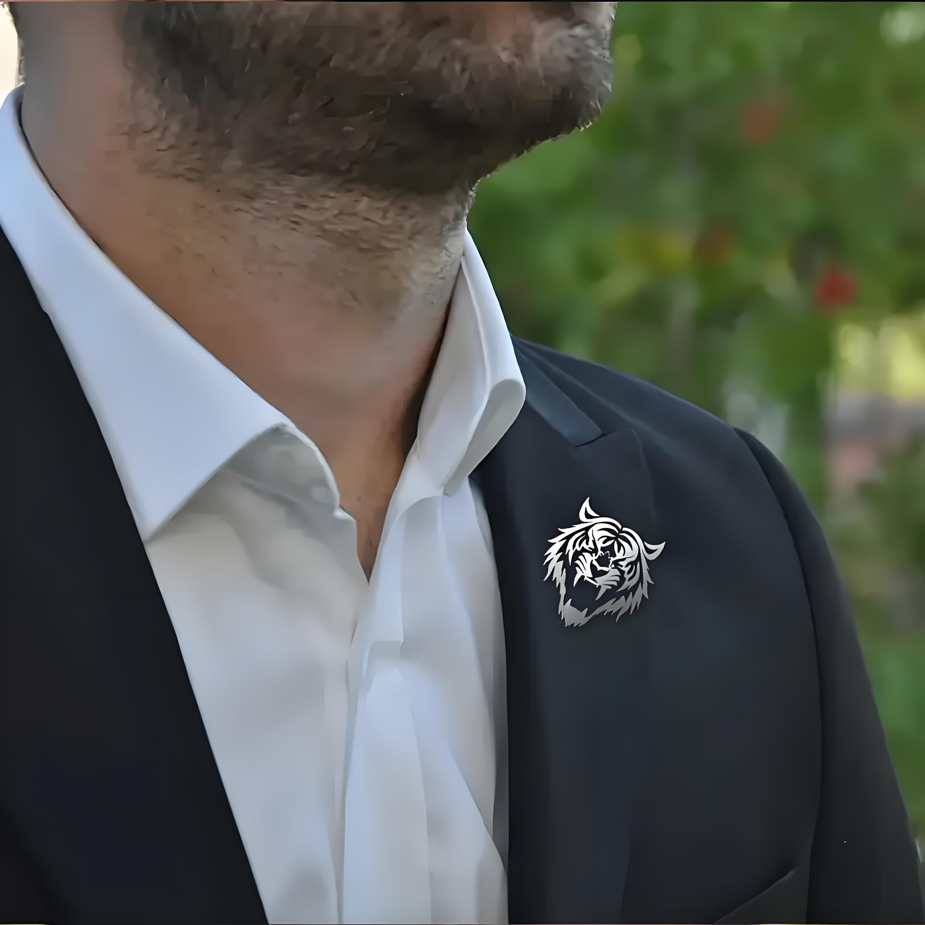 دبوس طية صدر السترة برأس النمر - مراجعة Men Accessories Kit وسعره