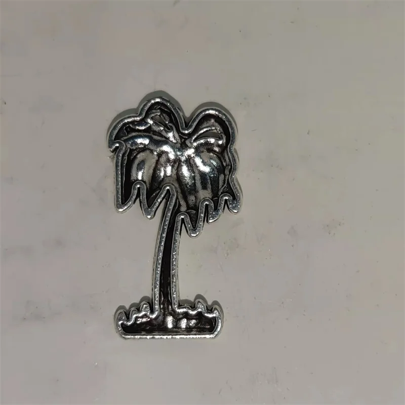شارة سبيكة فضية إبداعية بتصميم - مراجعة Men Accessories In Silver وسعره